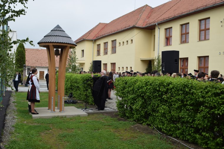 Ahol ezután beharangoznak az iskolába