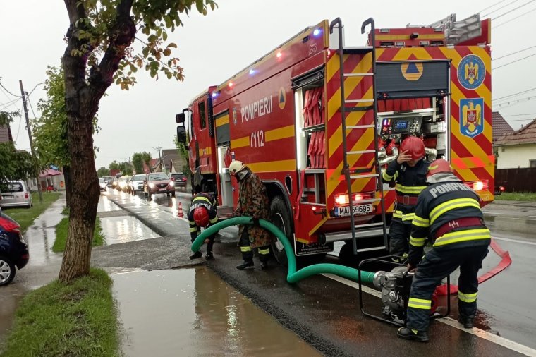 Felteltek a sáncok, alagsorokba folyt be a sáros esővíz