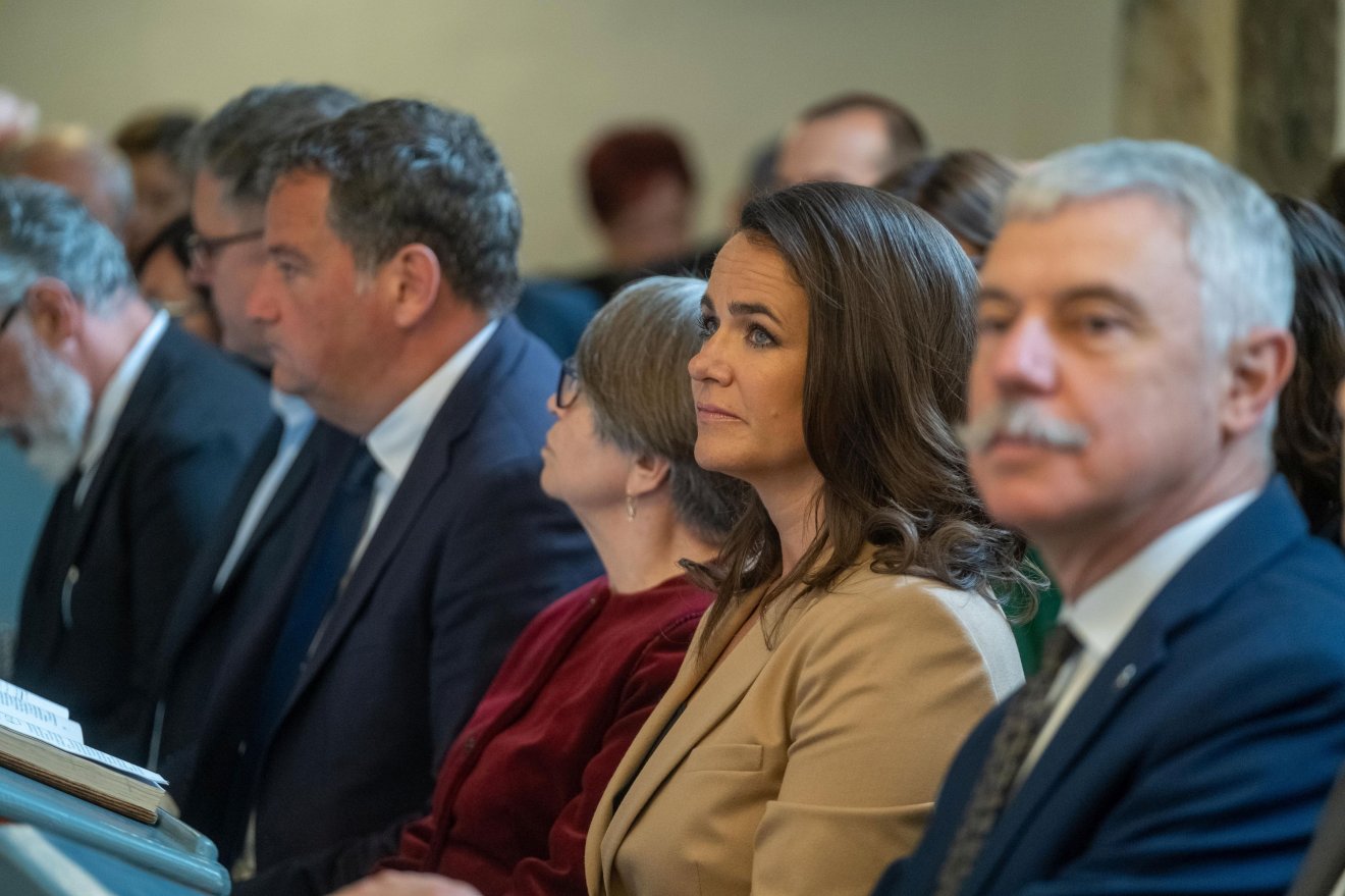 Istentiszteleten a sepsiszentgyörgyi református vártemplomban •  Fotó: Veres Nándor/MTI