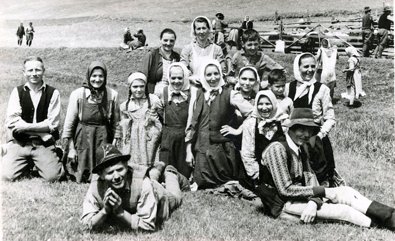 Juhnyírás Csíkországban, valamikor a múlt században (Molnár Attila gyűjteményéből). Forrás: Fotomuzeum.eu 