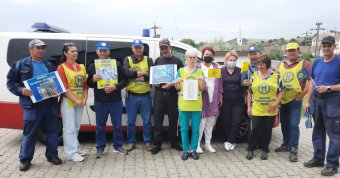 A kórházak udvarán tiltakoztak az egészségügyi alkalmazottak