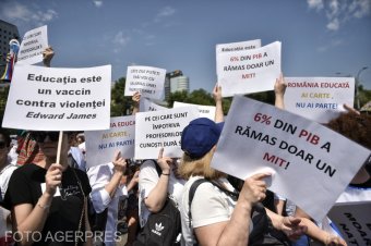Újabb bércsökkentéstől tartanak, Bukarestbe mennek tiltakozni a tanügyi szakszervezetek