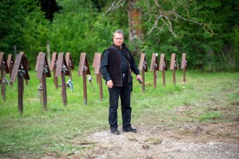 Az éjszaka folyamán távolították el az úzvölgyi betonkereszteket