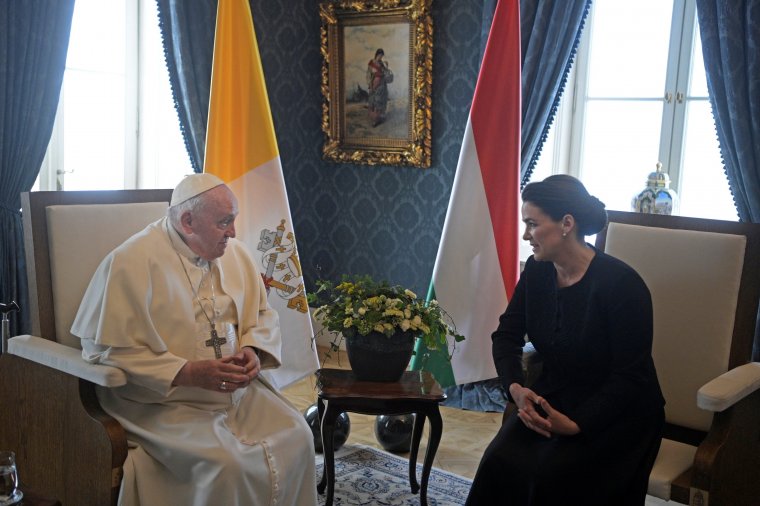 Novák Katalin köztársasági elnök fogadta Ferenc pápát