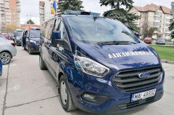 Több mint száz csendőr kutat bizonyítékok után a crevediai robbanás helyszínén