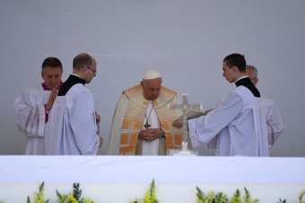 „Isten, áldd meg a magyart!” – mondta Ferenc pápa magyarul a szentmisén a budapesti Kossuth téren