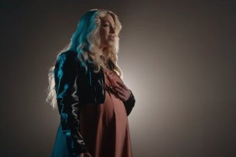 A csíkszeredai származású Szőcs Renáta is énekel a budapesti pápalátogatás hivatalos dalában – videó