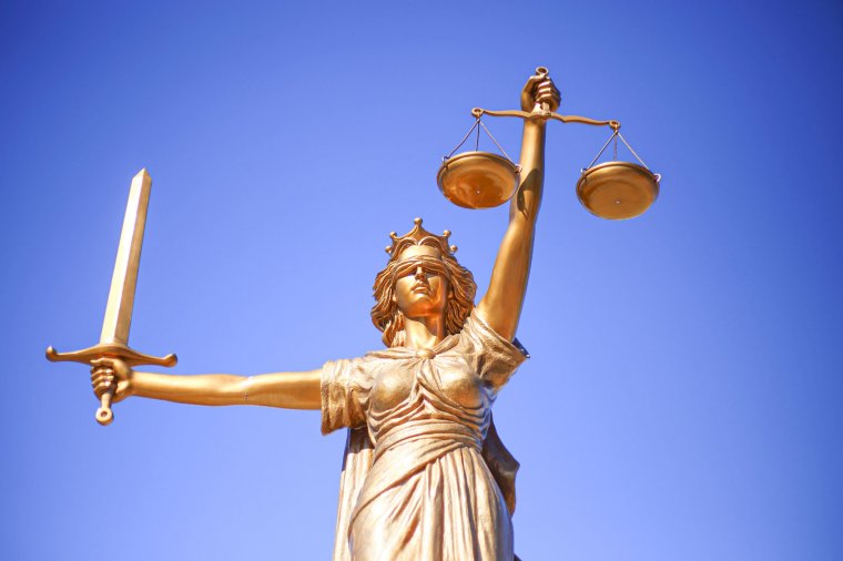 A legfelsőbb bíróság szerint diszkriminatív a bírák és ügyészek nyugdíjazását szabályozó új törvénytervezet