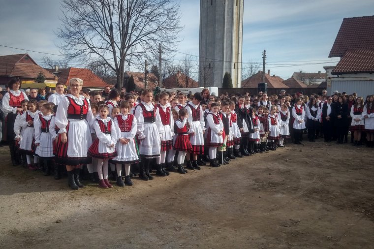 A magyar kormány támogatásával épült tornatermet adtak át Kézdivásárhelyen