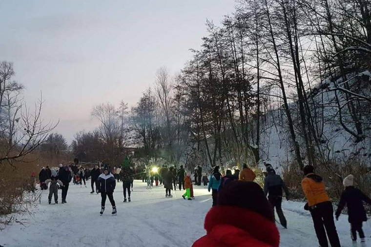 Korcsolyapályát alakítottak ki a tűzoltók