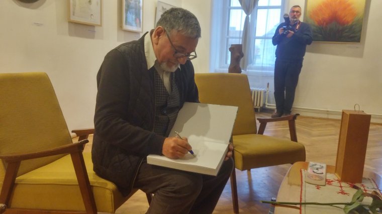Albumba foglalták Sárosi Csaba képzőművész életét és munkásságát