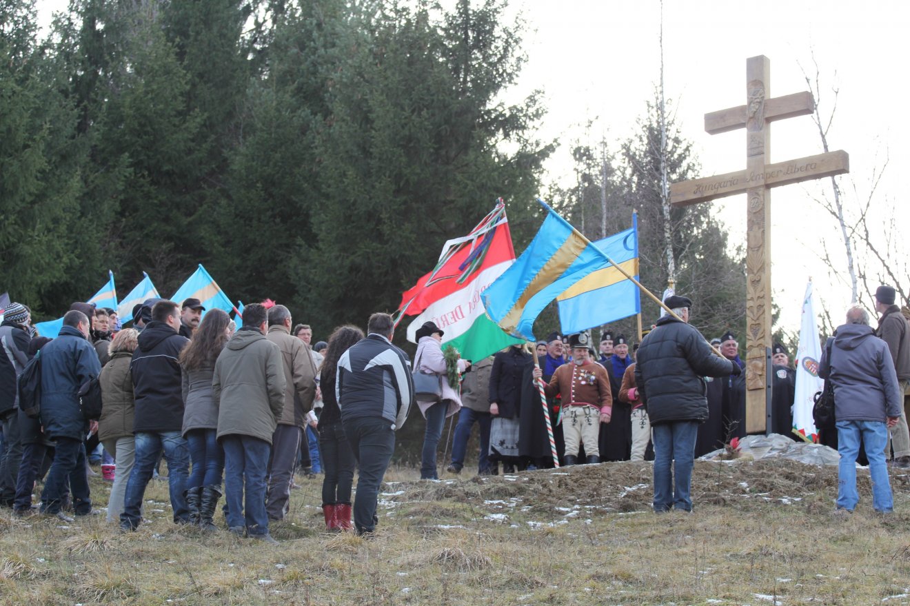 Korábban a 2013-ban felállított kettős keresztnél emlékeztek a doni hősökre •  Fotó: Kocsis Károly