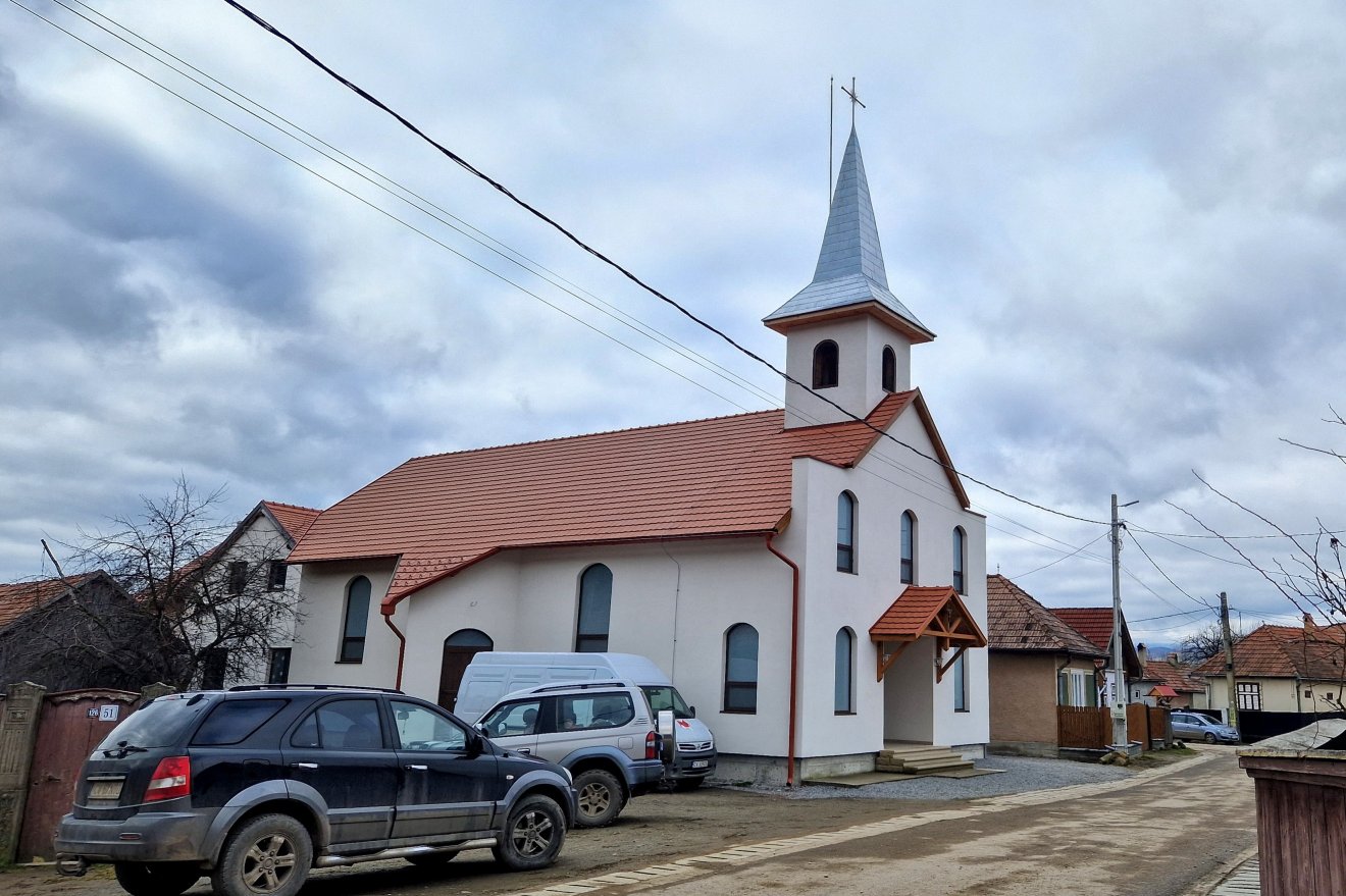 A kiskászoni új templomot pontosan egy évvel ezelőtt szentelték fel •  Fotó: Kocsis Károly