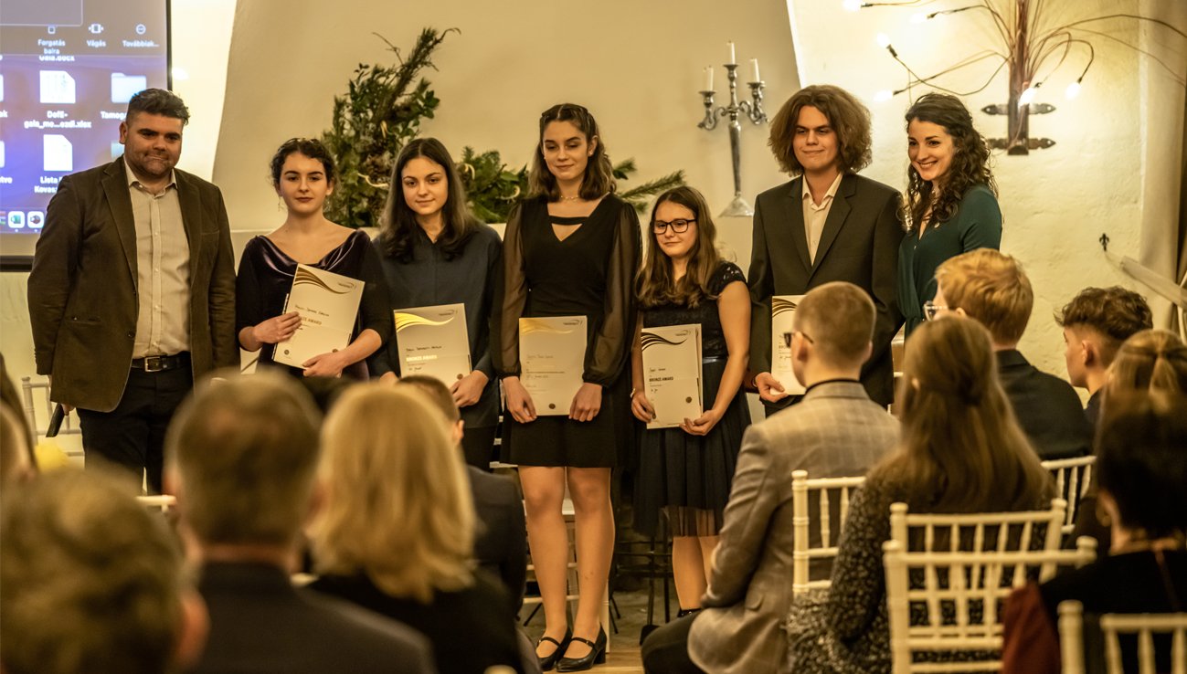 Azok a 14 és 24 év közötti fiatalok kerültek reflektorfénybe, akik  heti rendszerességgel végeztek önkéntes munkát •  Fotó: Turul Iroda