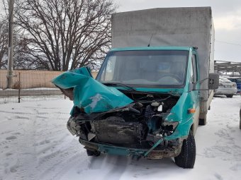Vonattal ütközött a kisteherautó