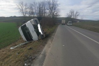 Felborult az autó, megsérült egy férfi