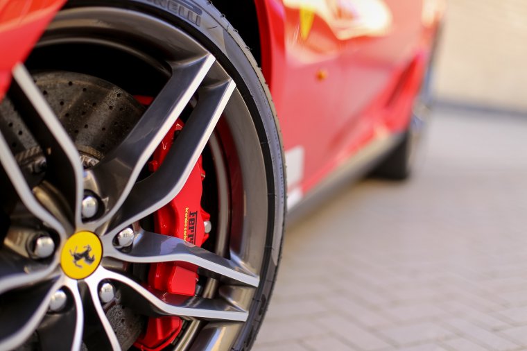 Egy Ferrari miatt nyomoznak