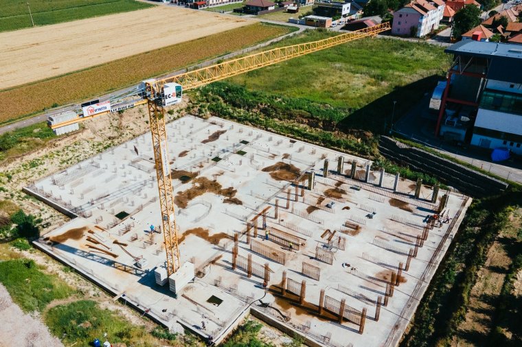 Épülget a kézdivásárhelyi uszoda – hozzáláttak az oszlopok kiöntéséhez