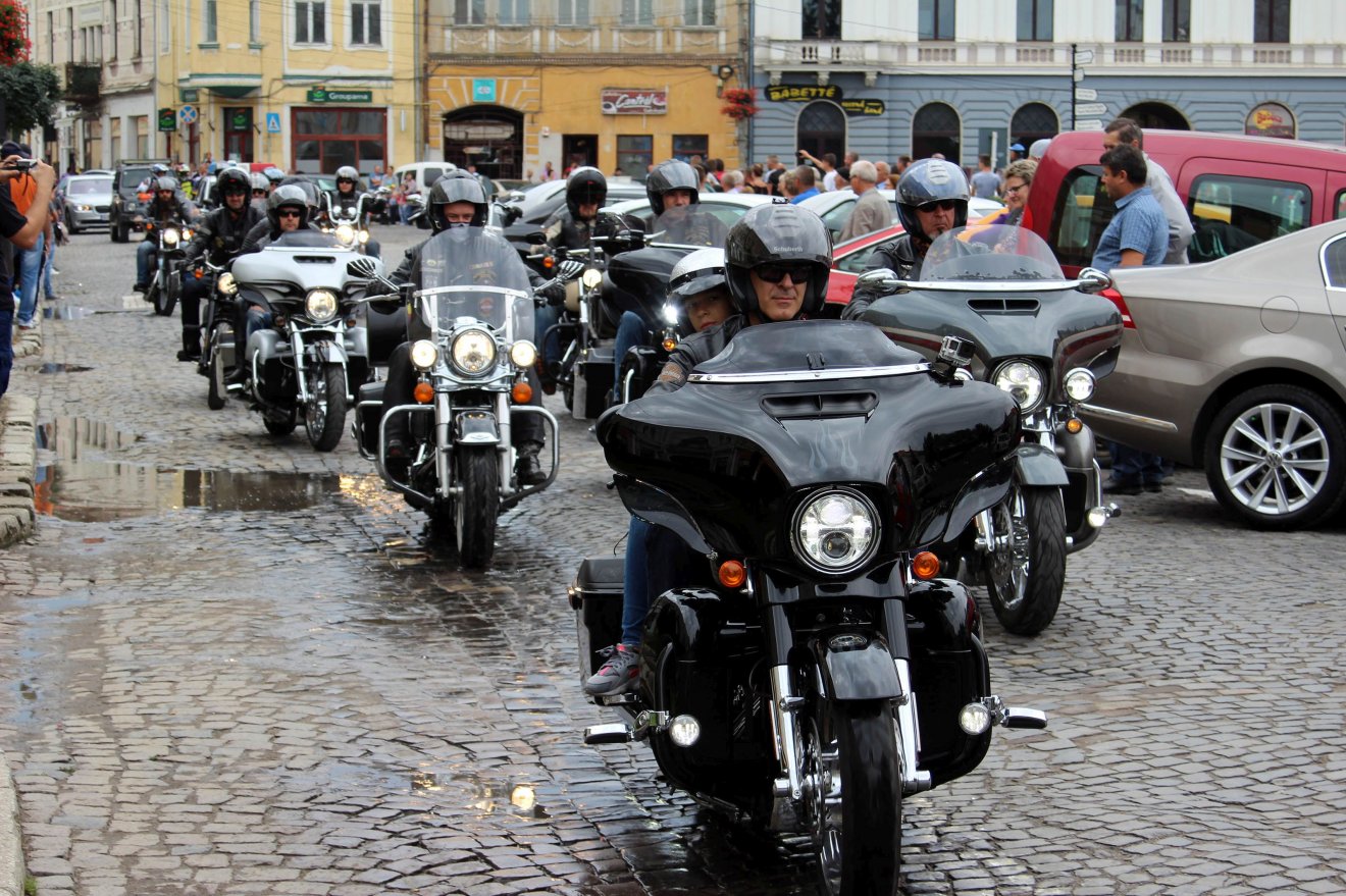 A motorosok felvonulása garantált közönségsiker •  Fotó: Székely Hírmondó