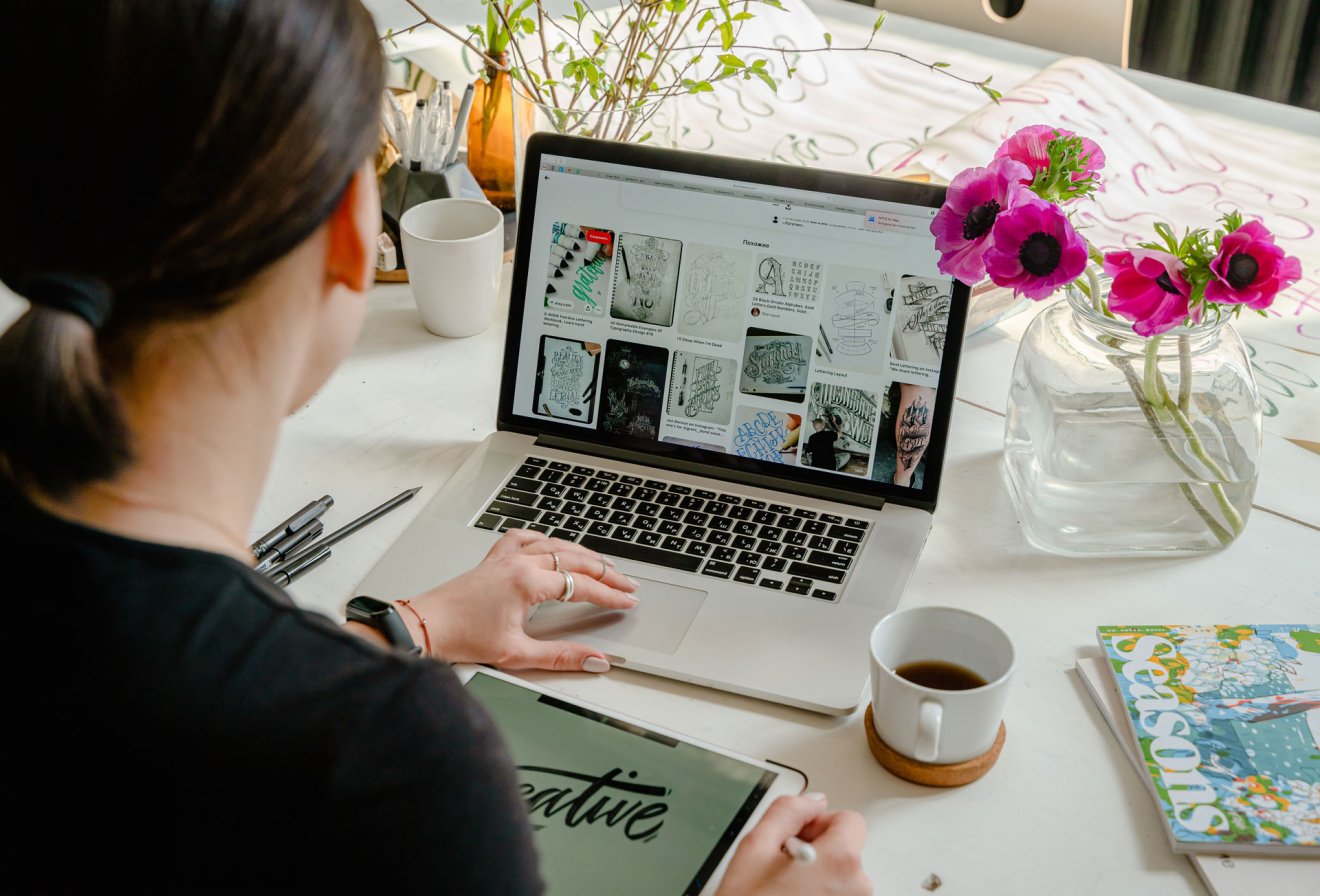 Érdemes körültekintően és tudatosan használni az internetet. A digitális lábnyom minden olyan információt tartalmaz, amire valaha rákerestünk •  Fotó: Forrás: Pexels.com