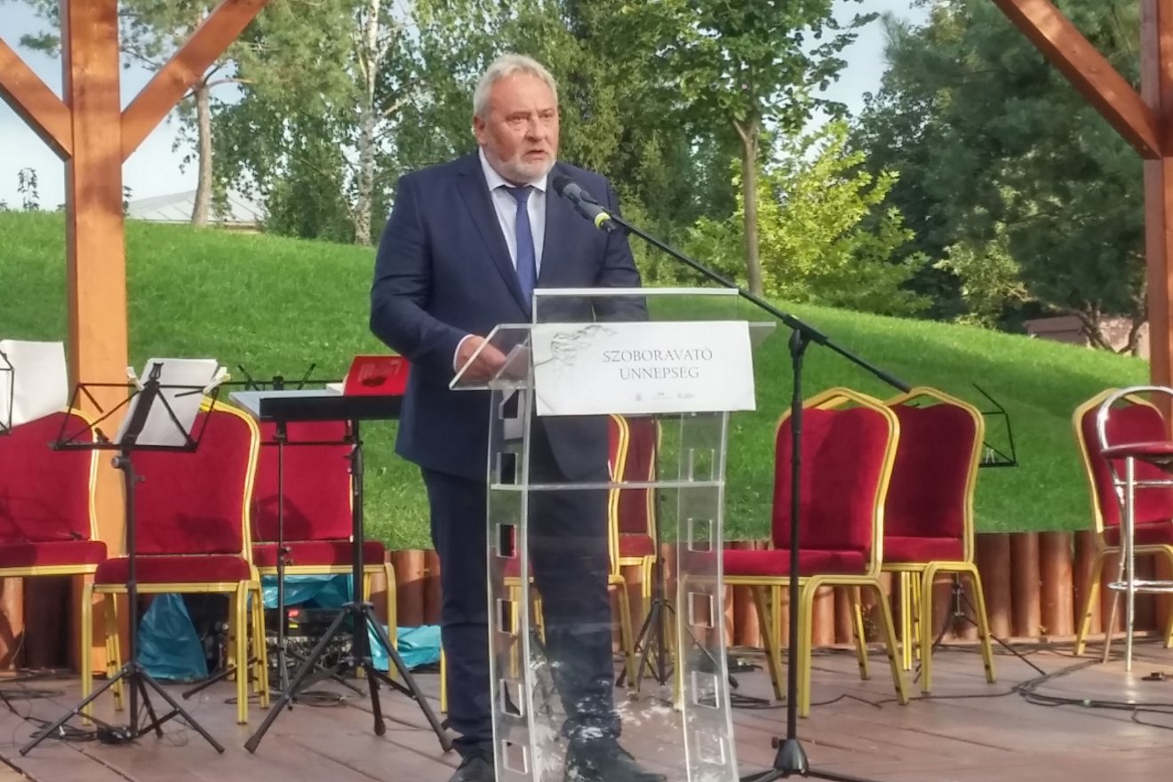 Bokor Tibor a néhai mecénást és a szobrászművész munkáját is méltatta •  Fotó: Daczó-Hodor Barna