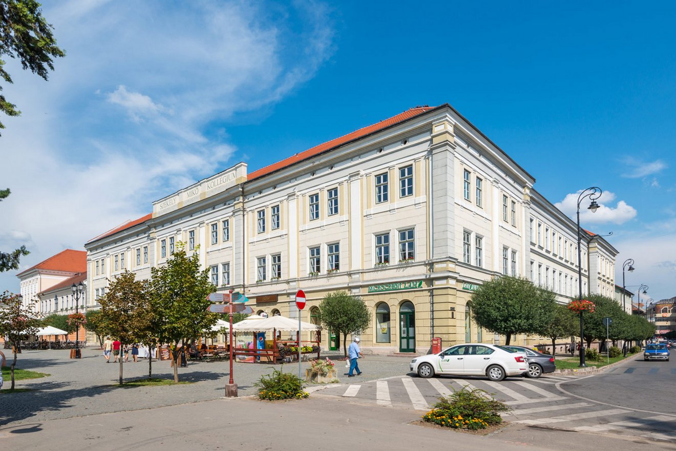 A Székely Mikó Kollégium 14 osztályának 378 diákját kell ebben a tanévben máshová költöztetni •  Fotó: sepsimuemlek.ro