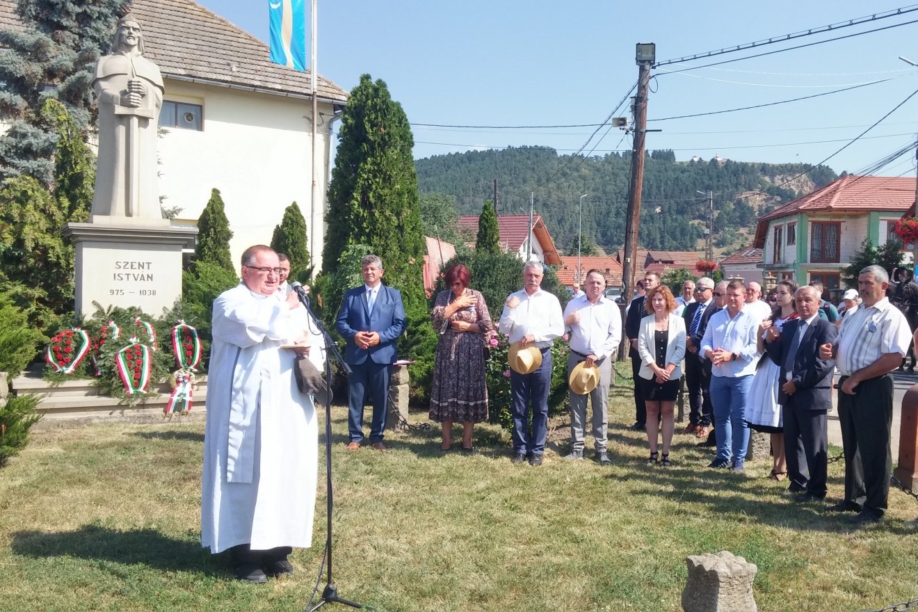 A megnyitót a központi Szent István-szobornál rendezték •  Fotó: Daczó-Hodor Barna