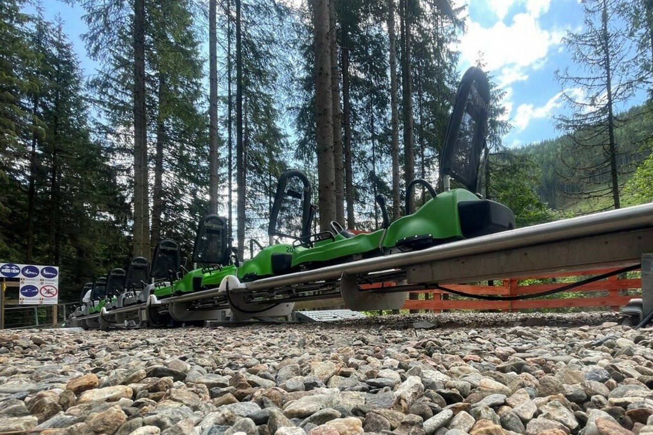 A Hargita megyei bobpályák – képünkön a Gyilkós-tói – adut jelentenek a megyei turizmusnak, ezért a meglévő négy mellett még folyamatban van újabb kettő építése •  Fotó: visitharghita.com