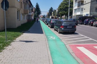 Lesz annyi parkolóhely, hogy az autók ne álljanak a biciklisávra?