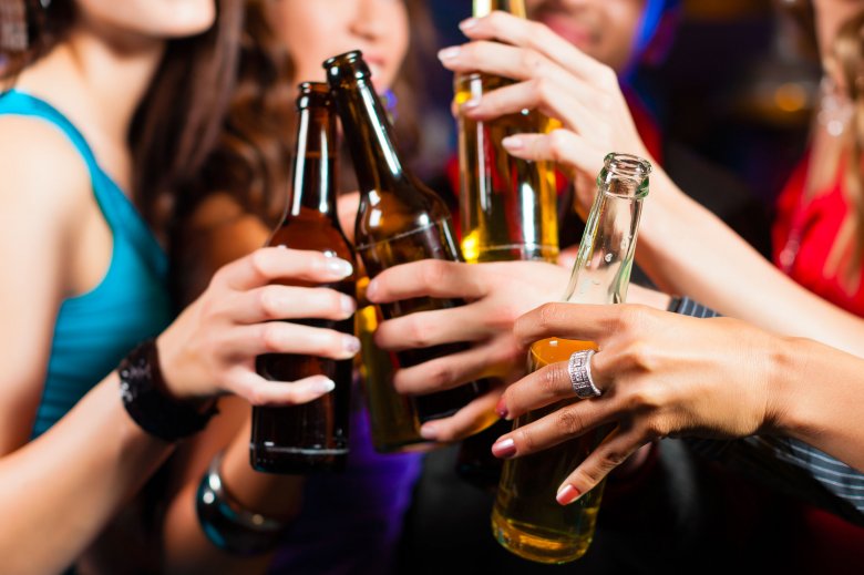 A hétvégi bulik elmaradhatatlan kelléke az alkohol? •  Fotó: 123RF