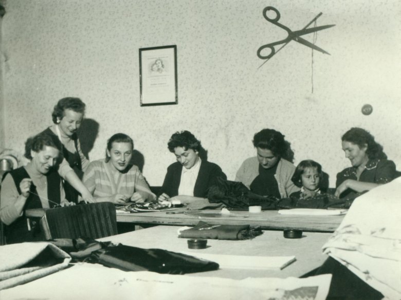 Ruhaköltemény tojás és tej fejében, avagy a kommunizmusban is volt igény a divatra