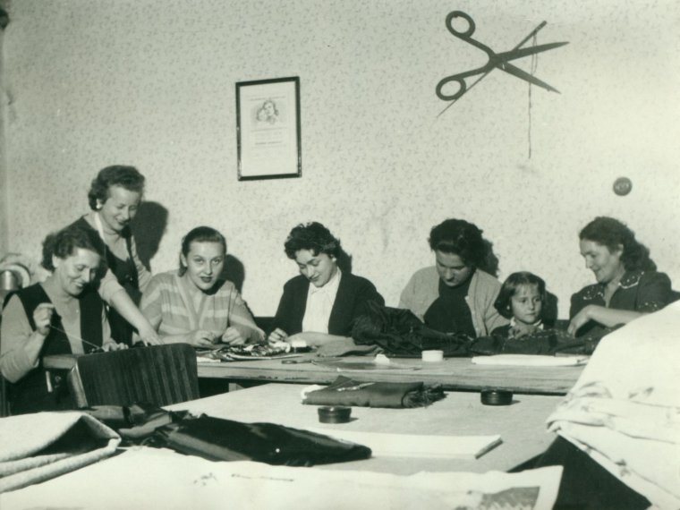 Ruhaköltemény tojás és tej fejében, avagy a kommunizmusban is volt igény a divatra