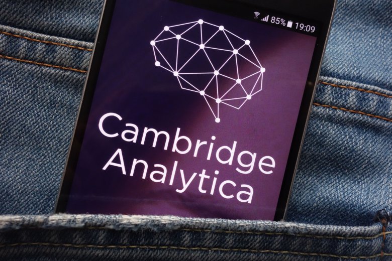 Világraszóló botrány lett a Cambridge Analytica módszereinek nyilvánosságra kerülésével •  Fotó: 123RF