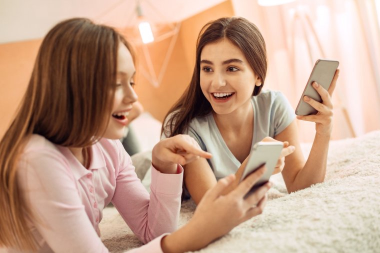 Nem hisz a tiltásban a belügyminiszter: másban látja a megoldást a kiskorúak online védelmére