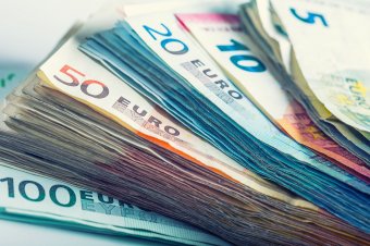 Bővül a 2000 eurós minimálbért biztosító országok klubja, máshol csak álom az 1000 eurós szint