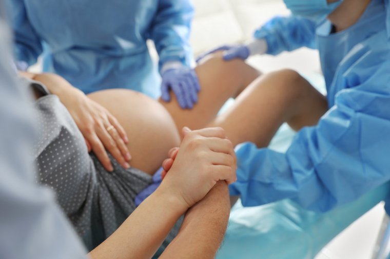 Kismama halála irányítja rá ismét a figyelmet az otthonszülés szervezetlenségére és veszélyeire