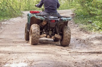 Tizennégy éves fiú vesztette életét egy kvados balesetben Háromszéken