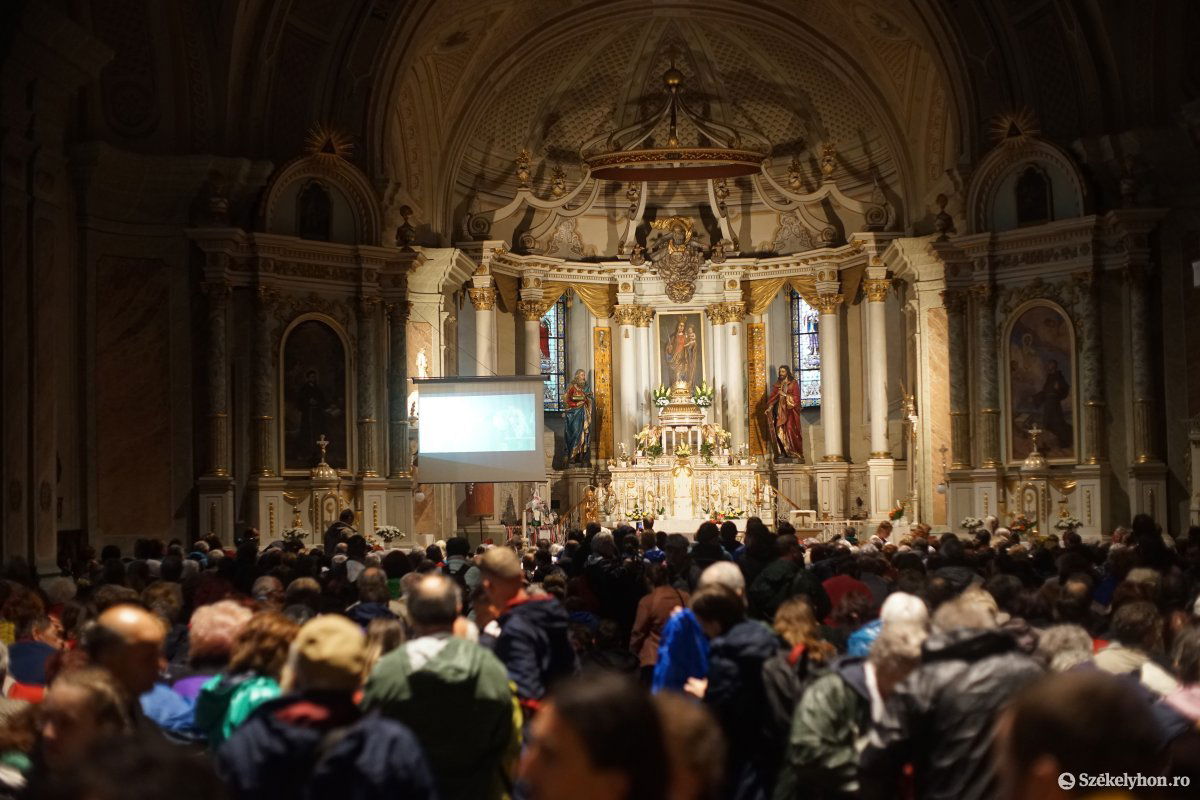 Sokan a kegytemplomban is tiszteletüket tették •  Fotó: Haáz Vince