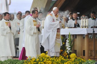 Utat neveznek el Ferenc pápáról Csíksomlyón