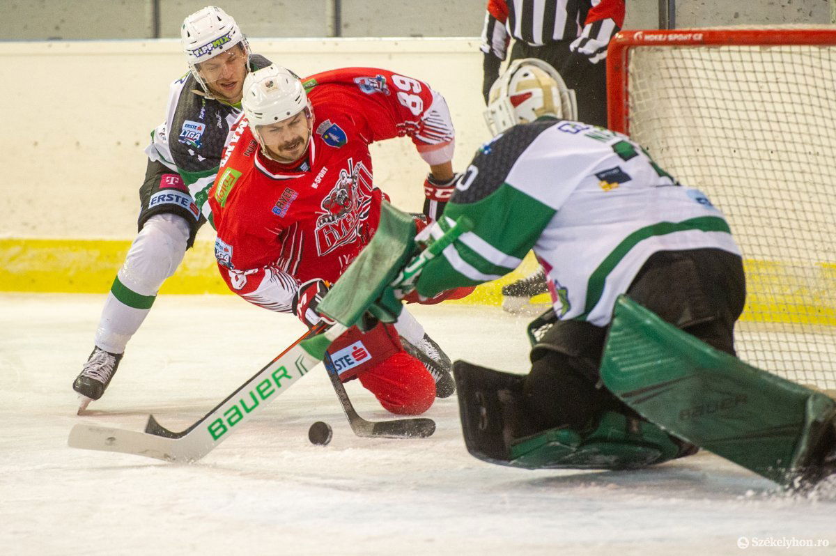 A Gyergyói Hoki Klub a Ferencvárost fogadta az Erste Liga jégkorongbajnokságban november 20-án &bullet;  Fotó: Beliczay László