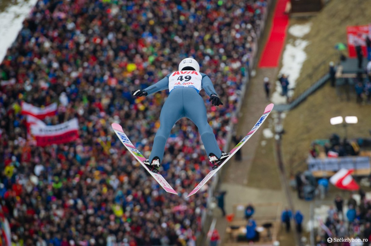 Síugróvilágkupa-versenyt rendeztek Barcarozsnyón február 22-én &bullet;  Fotó: Beliczay László