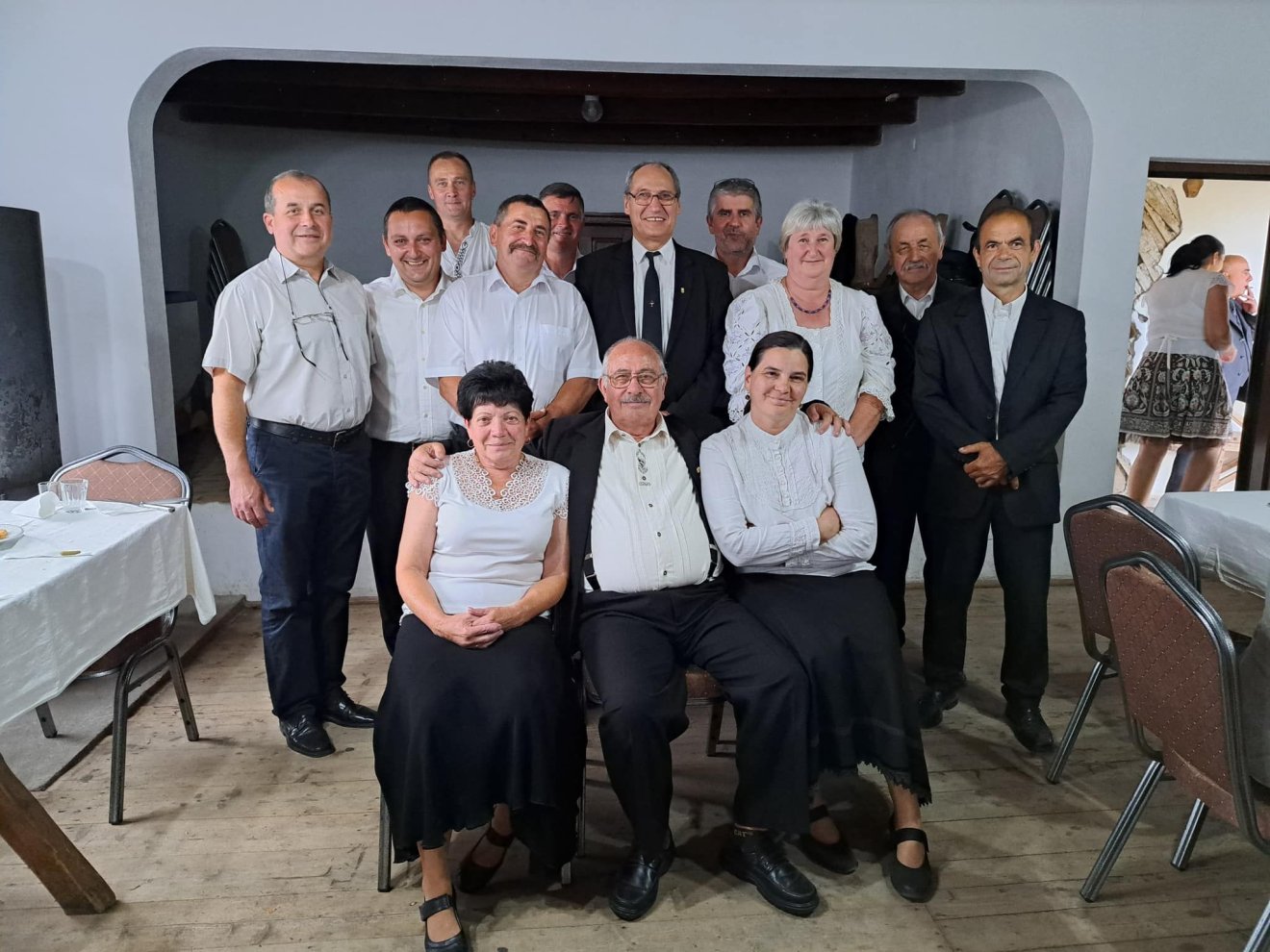 Köri közgyűlés Homoródszentpéteren. Kovács István unitárius püspök (hásó sor, középen) és a presbitérium • Fotó: Székely Kinga Réka archívuma