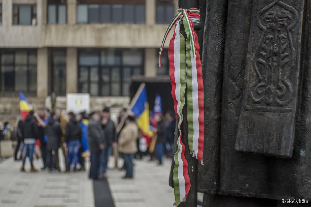Románia nemzeti ünnepe a csíkszeredai Szabadság téren •  Fotó: Pinti Attila