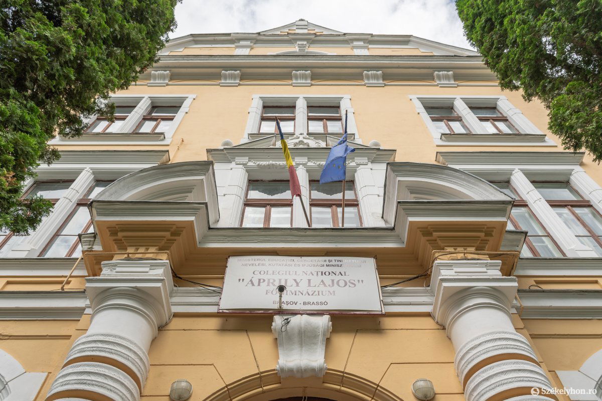 A brassói Áprily Lajos Főgimnáziumban intenzíven tudatosítják a diákokban azt, hogy miként viszonyuljanak felelősségteljesen a hulladékkezeléshez •  Fotó: Pinti Attila