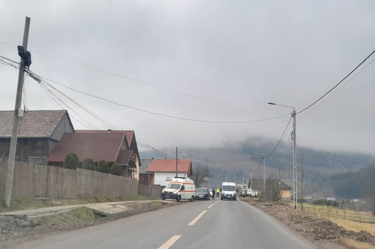 Egy személy megsérült, három autóban keletkezett kár a gyimesközéploki balesetben