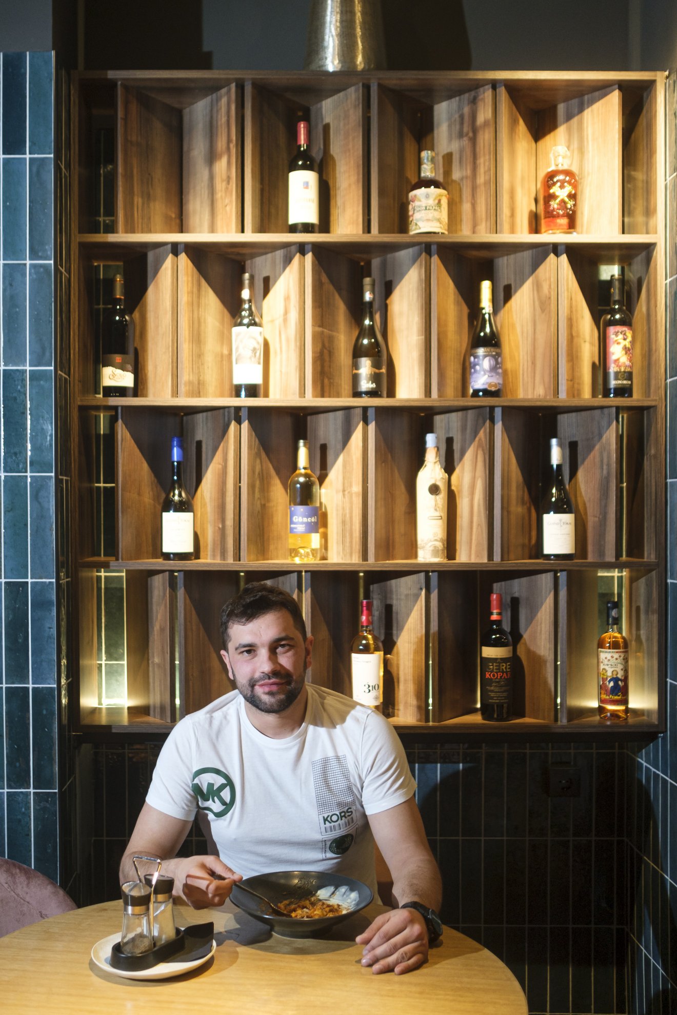 Bíró Tamás tulajdonos a Platz Diningban •  Fotó: Veres Nándor