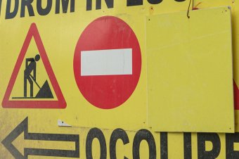 Beszakadt az úttest egy része, ideiglenesen lezárták a Zöld Péter utca alsó részét