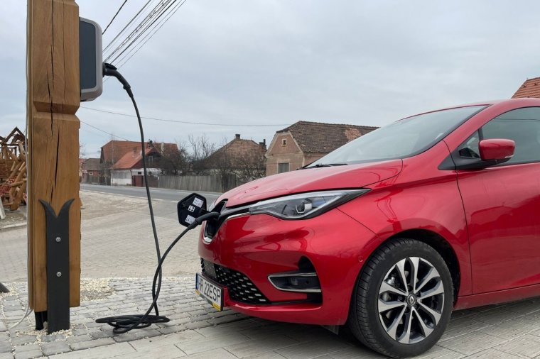 Elektromos töltőállomást létesítettek Csíkmadarason