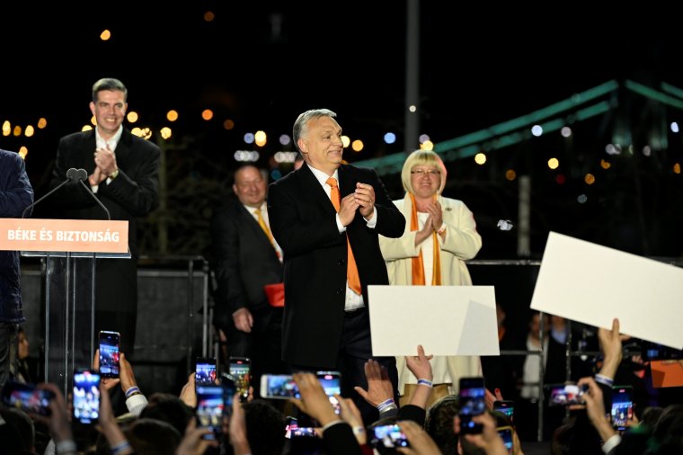 Orbán: hatalmas győzelmet arattunk