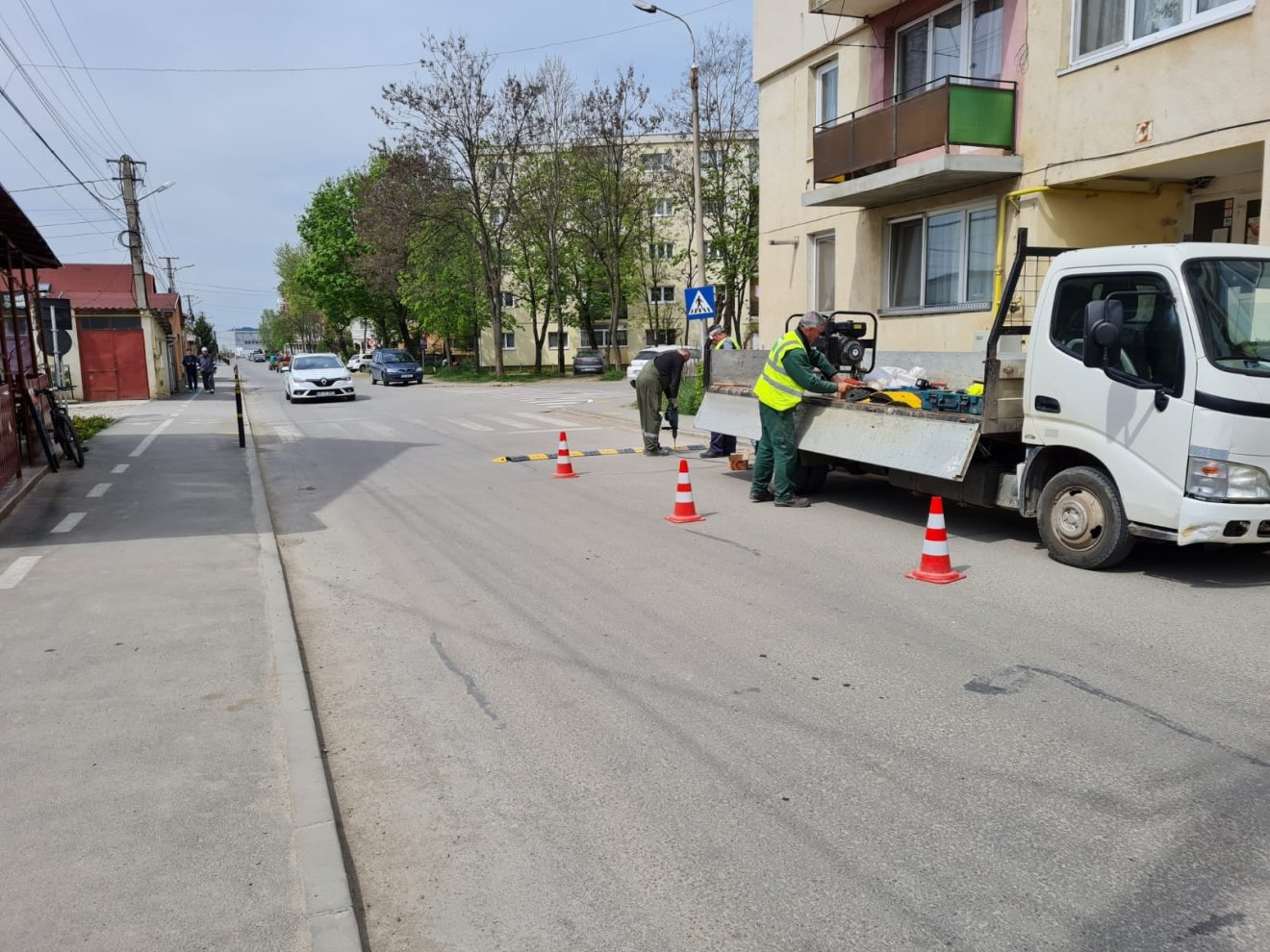 Egyelőre az Arany János utcában helyeztek ki forgalomlassító elemeket Székelykeresztúron •  Fotó: Facebook/Székelykeresztúr Polgármesteri Hivatala